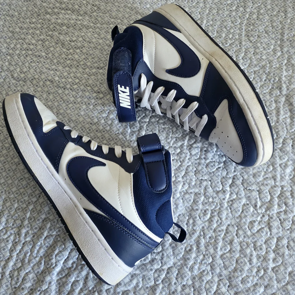 Nike Court Borough Mid 2 Blue & White Big Kids Sneakers Size 7Y